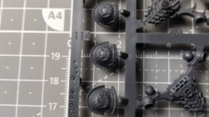 Naramienniki Khorne Berzerkers