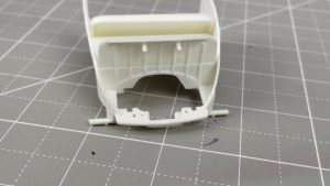 Komora silnika przed malowaniem VW Beetle 1300 od Tamiya