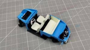 Widok na wnętrze od góry VW Beetle 1300 od Tamiya