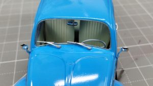 Zbliżenie na przednią szybę VW Beetle 1300 od Tamiya